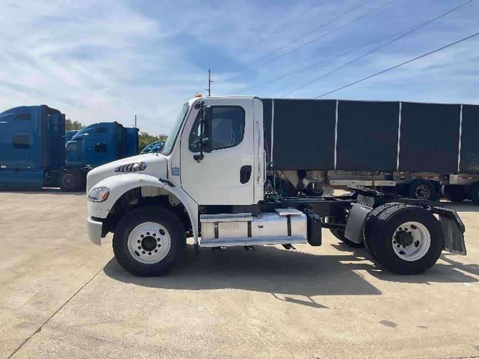 Day Cab Tractor-Heavy Duty Tractors-Freightliner-2018-M2-Bowling Green-KY-157,551\n\t\tmiles-$ 45,250 - Image 4