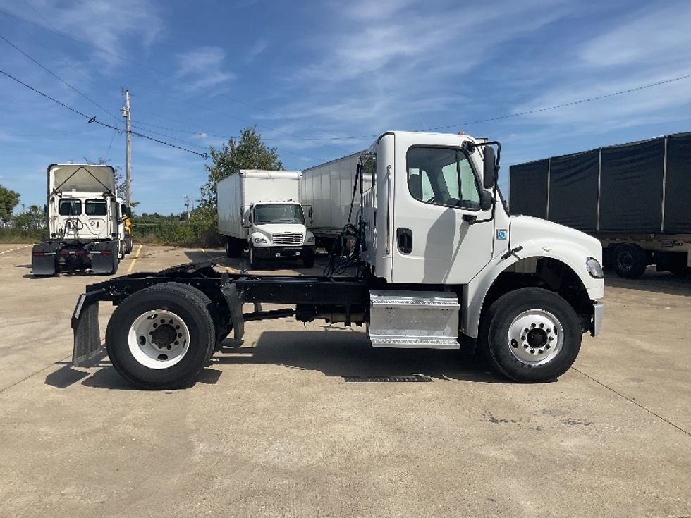 Day Cab Tractor-Heavy Duty Tractors-Freightliner-2018-M2-Bowling Green-KY-157,551\n\t\tmiles-$ 45,250 - Image 8