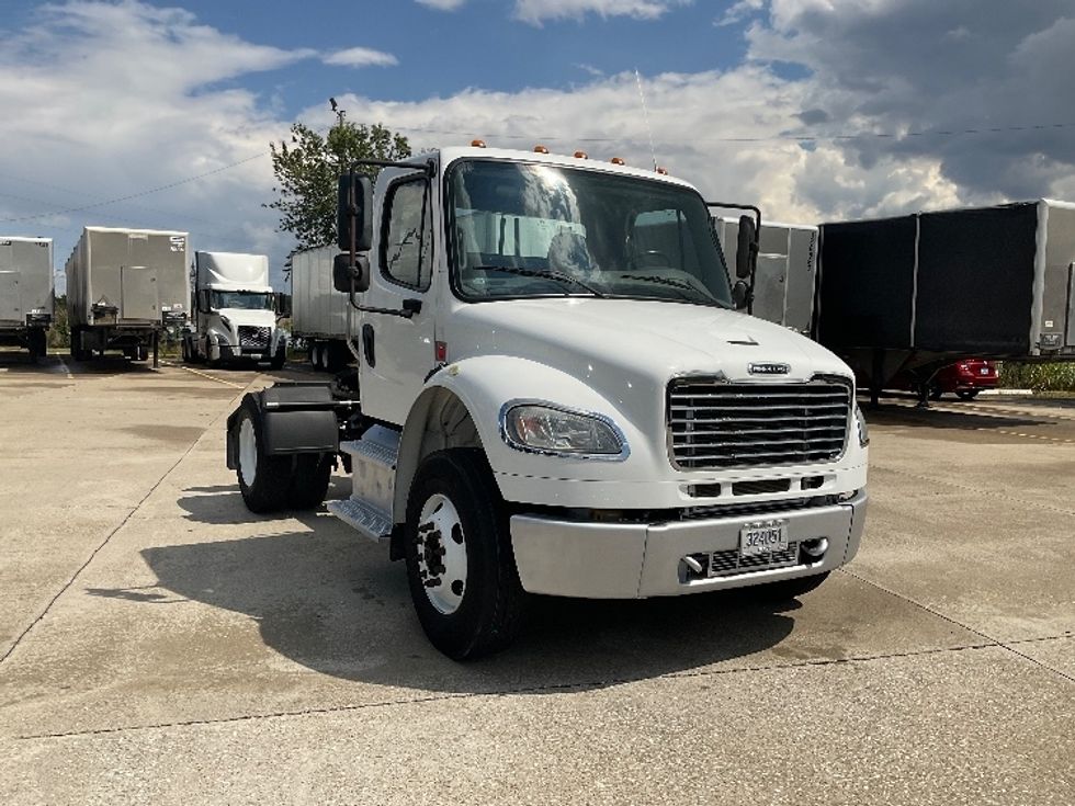 Day Cab Tractor-Heavy Duty Tractors-Freightliner-2018-M2-Bowling Green-KY-167,034\n\t\tmiles-$ 44,750 - Image 1