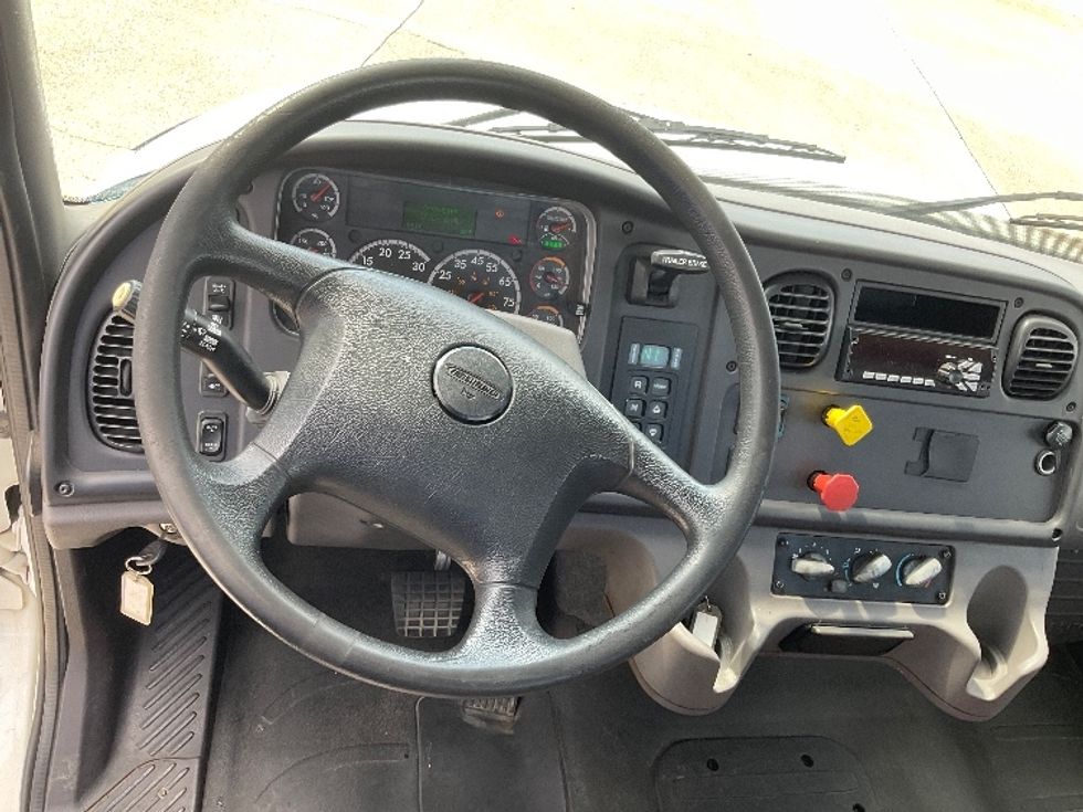 Day Cab Tractor-Heavy Duty Tractors-Freightliner-2018-M2-Bowling Green-KY-167,034\n\t\tmiles-$ 44,750 - Image 11