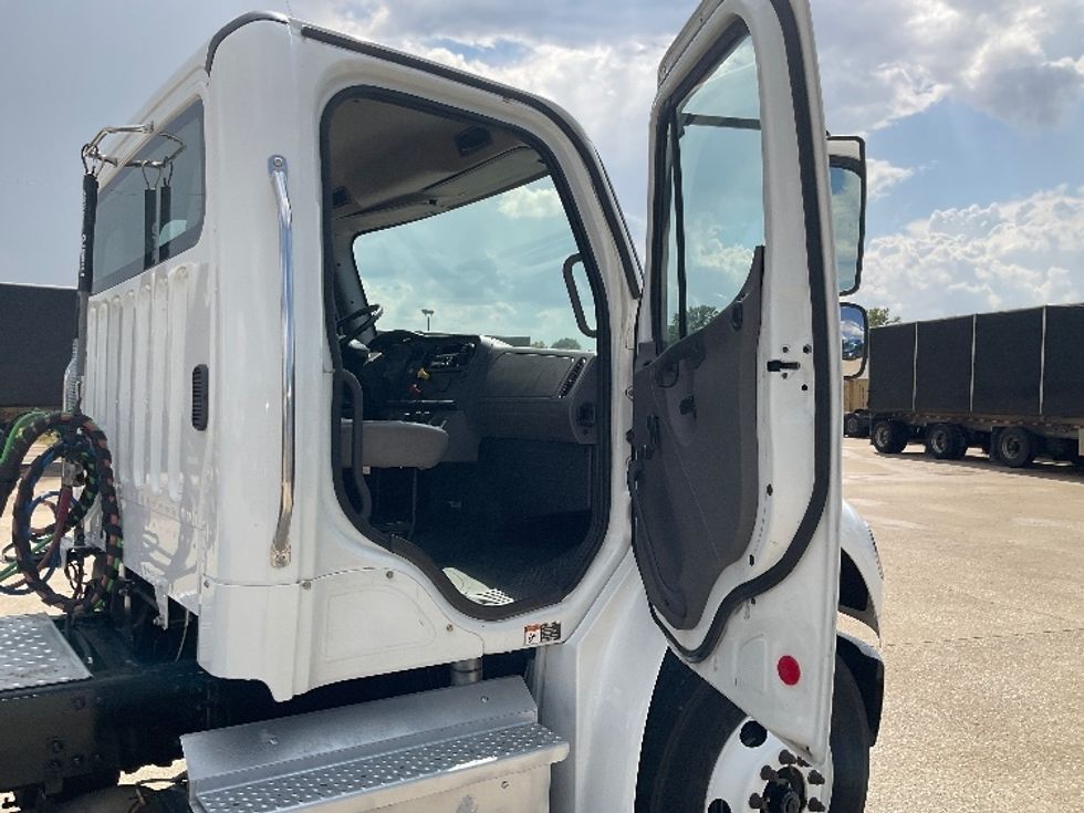 Day Cab Tractor-Heavy Duty Tractors-Freightliner-2018-M2-Bowling Green-KY-167,034\n\t\tmiles-$ 44,750 - Image 12