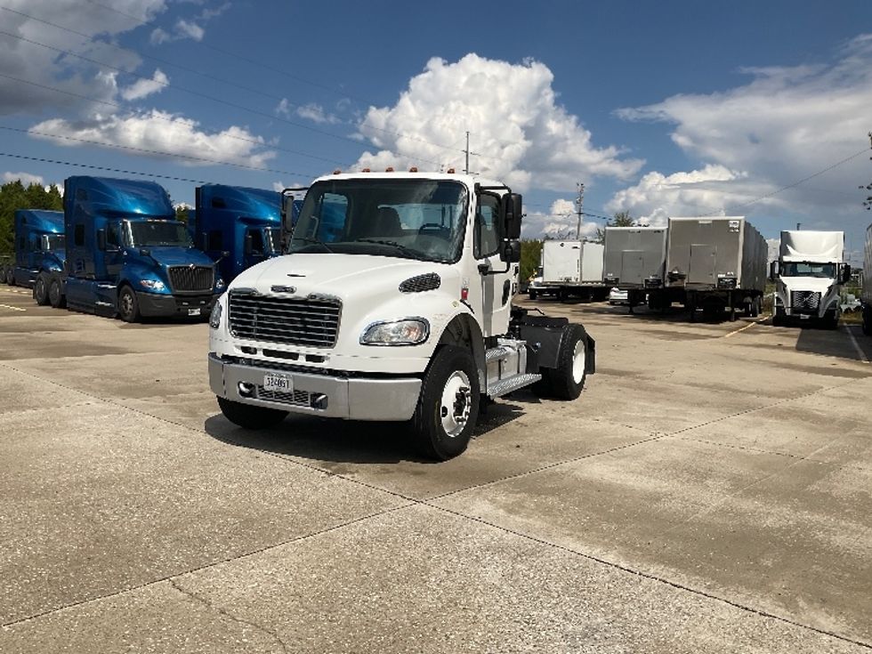 Day Cab Tractor-Heavy Duty Tractors-Freightliner-2018-M2-Bowling Green-KY-167,034\n\t\tmiles-$ 44,750 - Image 3