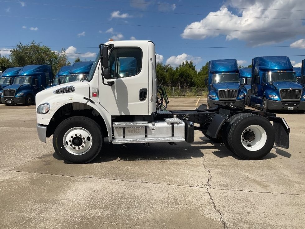 Day Cab Tractor-Heavy Duty Tractors-Freightliner-2018-M2-Bowling Green-KY-167,034\n\t\tmiles-$ 44,750 - Image 4