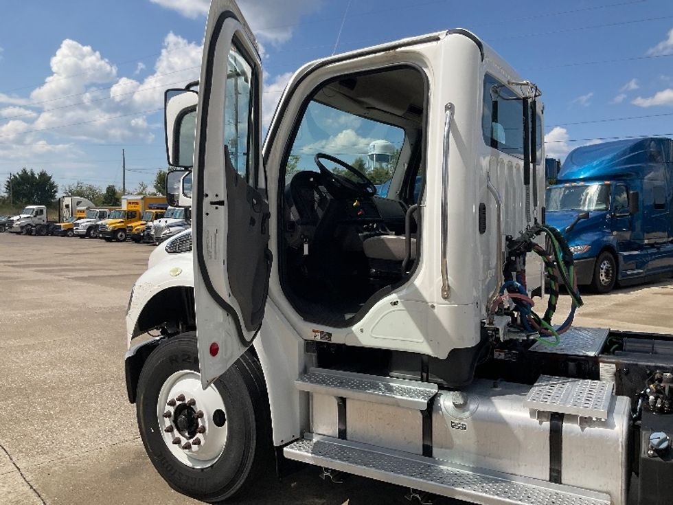 Day Cab Tractor-Heavy Duty Tractors-Freightliner-2018-M2-Bowling Green-KY-167,034\n\t\tmiles-$ 44,750 - Image 9