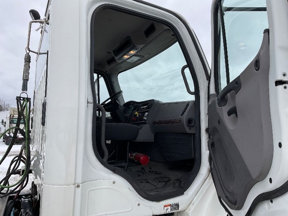 Day Cab Tractor-Heavy Duty Tractors-Freightliner-2018-M2-Byron Center-MI-151,477\n\t\tmiles-$ 45,250 - Image 12