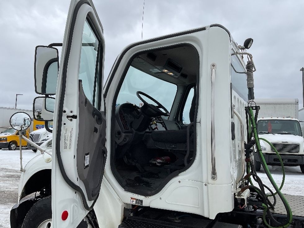 Day Cab Tractor-Heavy Duty Tractors-Freightliner-2018-M2-Byron Center-MI-151,477\n\t\tmiles-$ 45,250 - Image 9