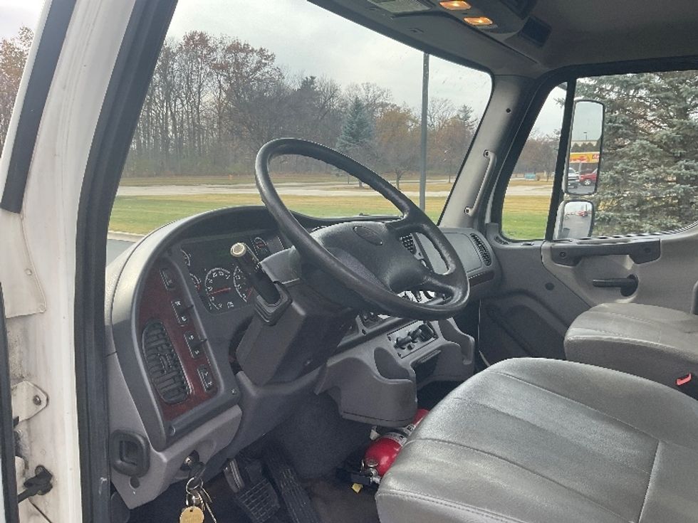 Day Cab Tractor-Heavy Duty Tractors-Freightliner-2018-M2-De Pere-WI-137,924\n\t\tmiles-$ 47,000 - Image 10