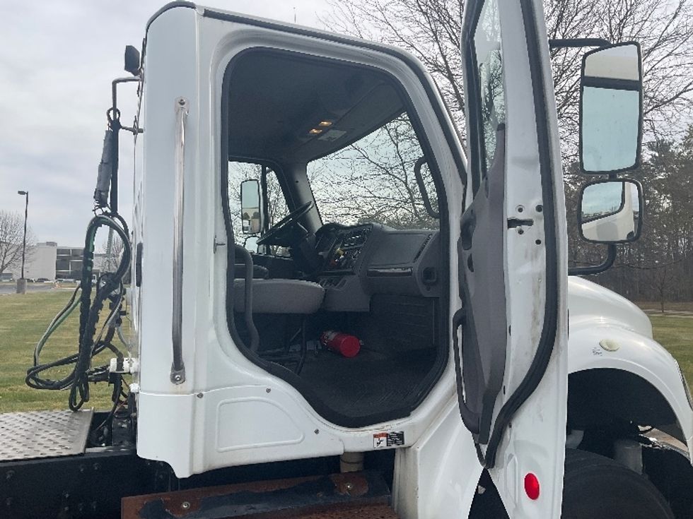 Day Cab Tractor-Heavy Duty Tractors-Freightliner-2018-M2-De Pere-WI-137,924\n\t\tmiles-$ 47,000 - Image 12