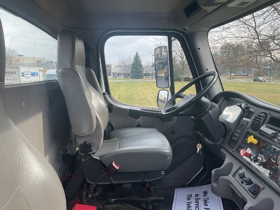 Day Cab Tractor-Heavy Duty Tractors-Freightliner-2018-M2-De Pere-WI-137,924\n\t\tmiles-$ 47,000 - Image 14