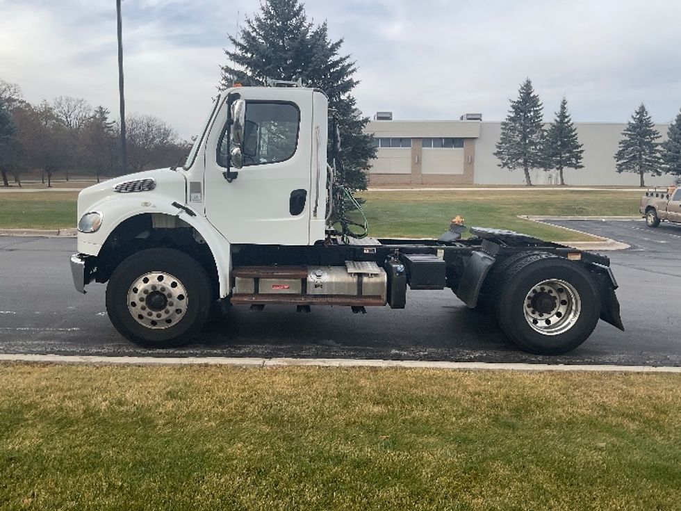 Day Cab Tractor-Heavy Duty Tractors-Freightliner-2018-M2-De Pere-WI-137,924\n\t\tmiles-$ 47,000 - Image 4