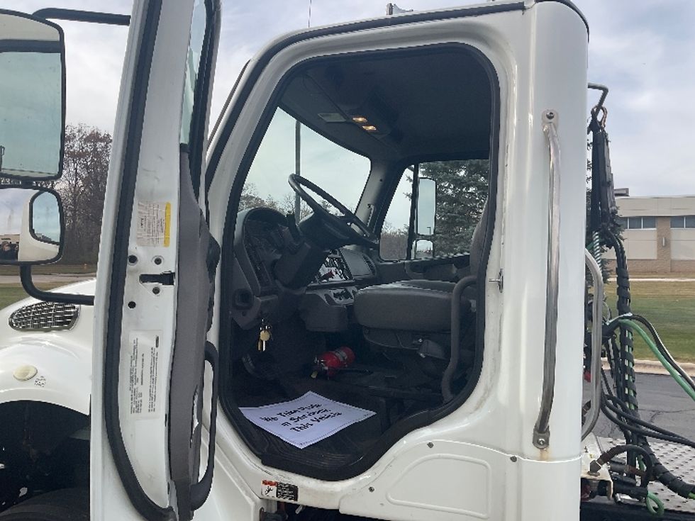 Day Cab Tractor-Heavy Duty Tractors-Freightliner-2018-M2-De Pere-WI-137,924\n\t\tmiles-$ 47,000 - Image 9