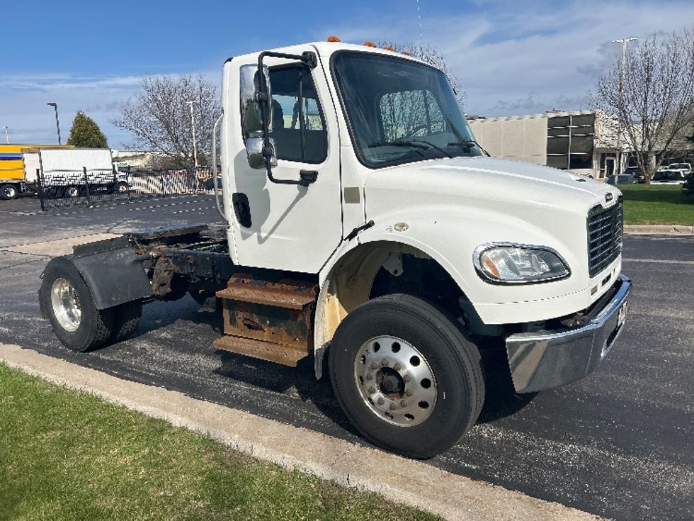 Day Cab Tractor-Heavy Duty Tractors-Freightliner-2018-M2-De Pere-WI-145,480\n\t\tmiles-$ 41,500 - Image 1