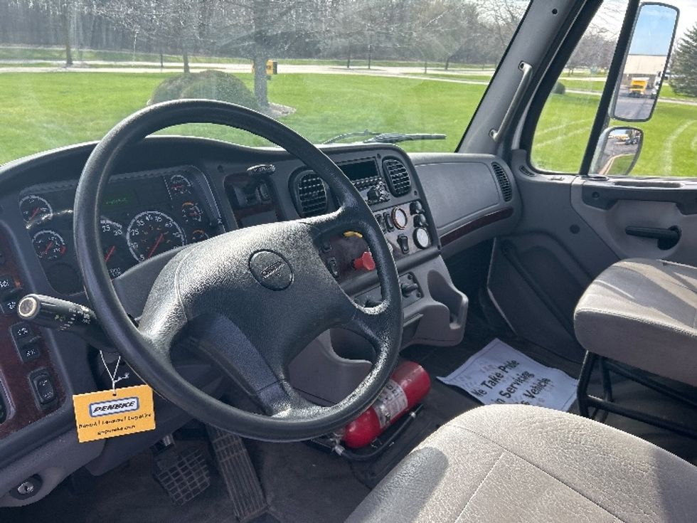 Day Cab Tractor-Heavy Duty Tractors-Freightliner-2018-M2-De Pere-WI-145,480\n\t\tmiles-$ 41,500 - Image 10