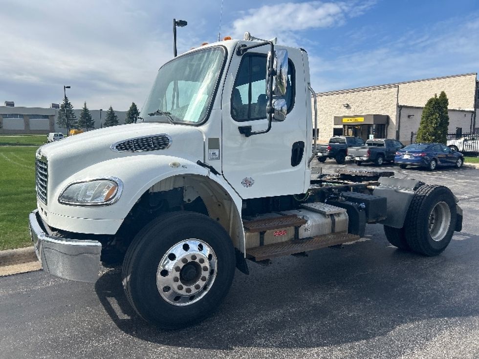 Day Cab Tractor-Heavy Duty Tractors-Freightliner-2018-M2-De Pere-WI-145,480\n\t\tmiles-$ 41,500 - Image 3