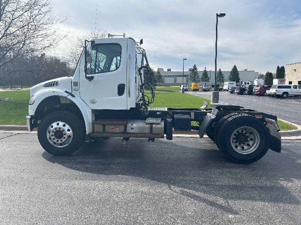 Day Cab Tractor-Heavy Duty Tractors-Freightliner-2018-M2-De Pere-WI-145,480\n\t\tmiles-$ 41,500 - Image 4
