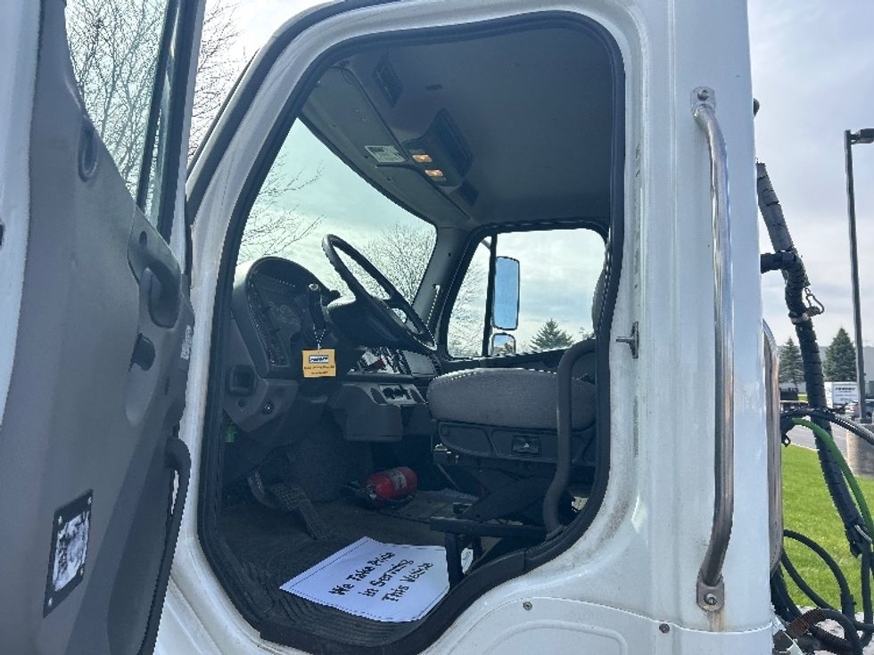 Day Cab Tractor-Heavy Duty Tractors-Freightliner-2018-M2-De Pere-WI-145,480\n\t\tmiles-$ 41,500 - Image 9