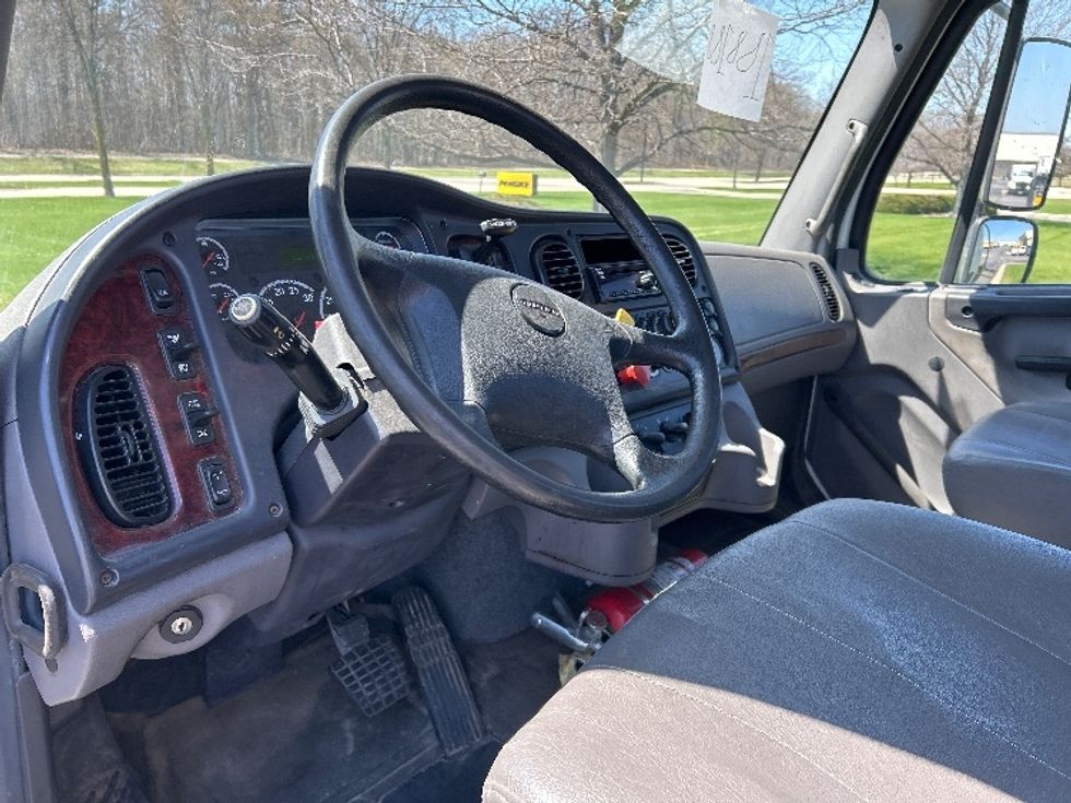 Day Cab Tractor-Heavy Duty Tractors-Freightliner-2018-M2-De Pere-WI-159,959\n\t\tmiles-$ 39,000 - Image 10