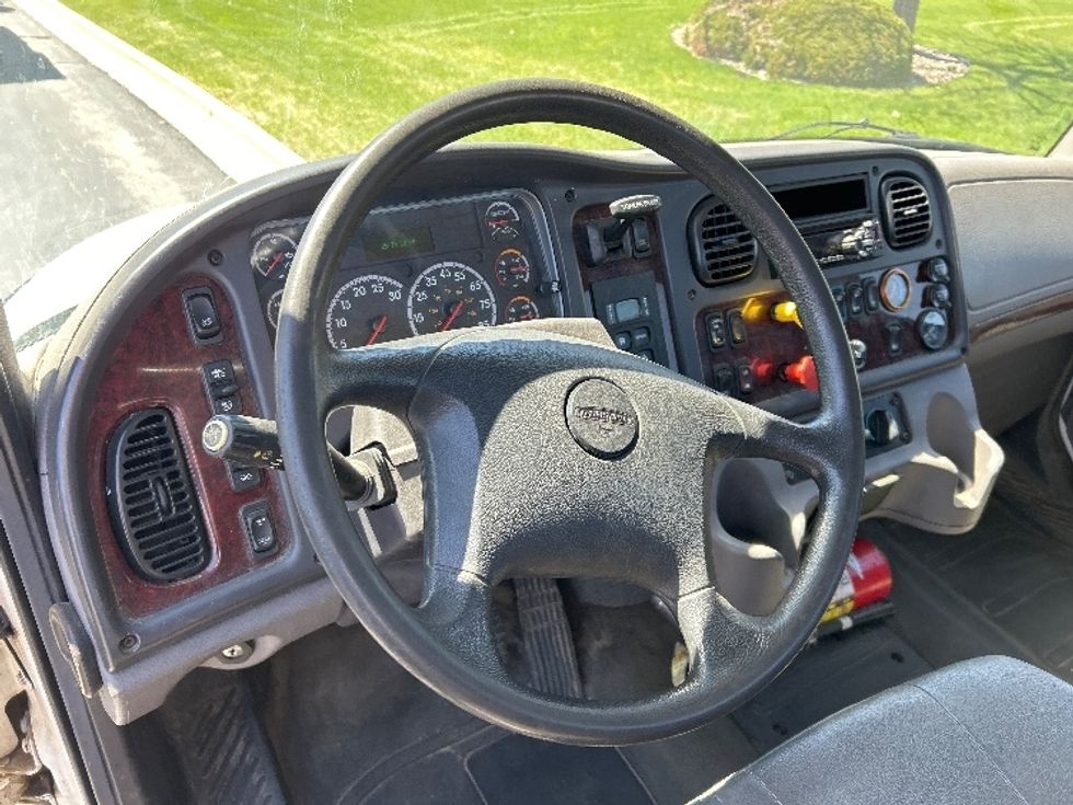 Day Cab Tractor-Heavy Duty Tractors-Freightliner-2018-M2-De Pere-WI-159,959\n\t\tmiles-$ 39,000 - Image 11