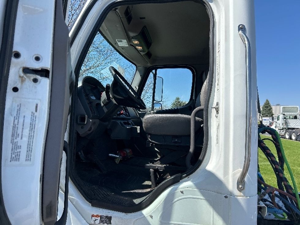 Day Cab Tractor-Heavy Duty Tractors-Freightliner-2018-M2-De Pere-WI-159,959\n\t\tmiles-$ 39,000 - Image 9