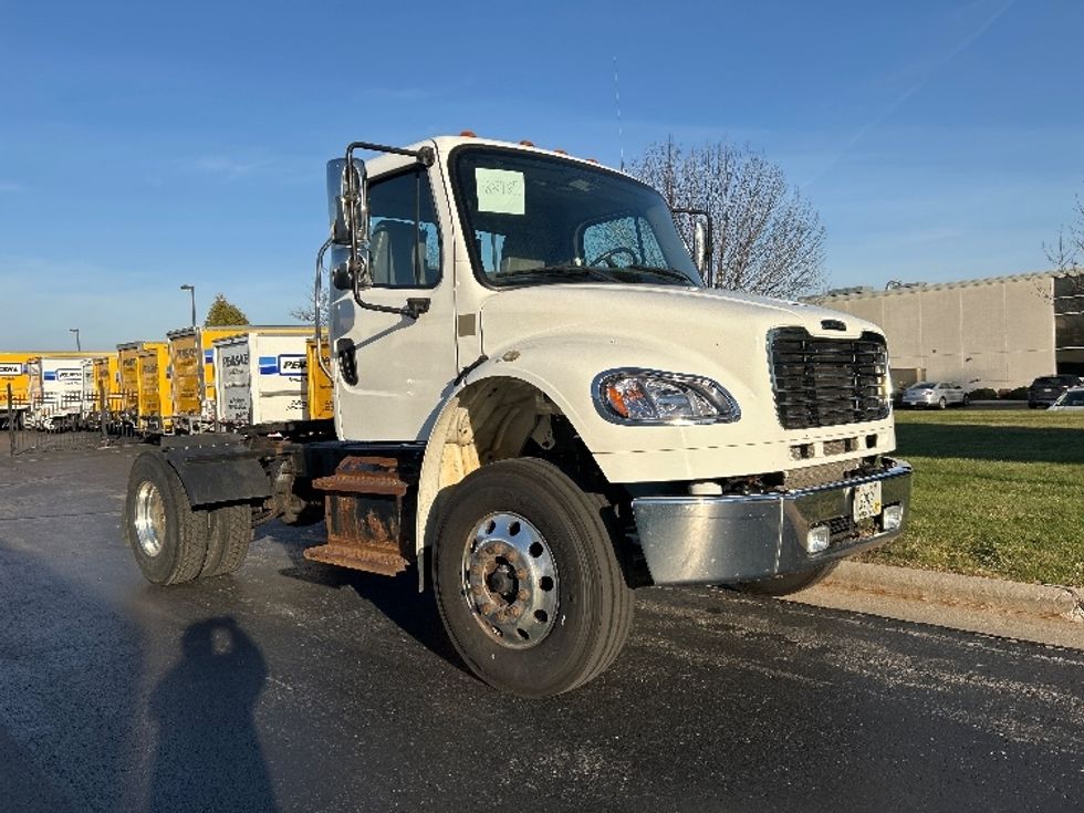 Day Cab Tractor-Heavy Duty Tractors-Freightliner-2018-M2-De Pere-WI-162,345\n\t\tmiles-$ 45,750 - Image 1
