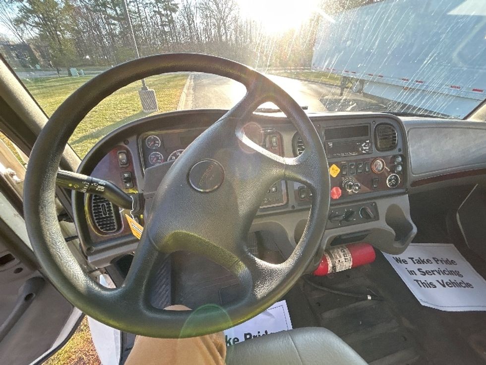 Day Cab Tractor-Heavy Duty Tractors-Freightliner-2018-M2-De Pere-WI-162,345\n\t\tmiles-$ 45,750 - Image 11