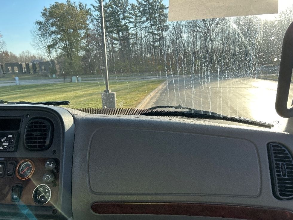 Day Cab Tractor-Heavy Duty Tractors-Freightliner-2018-M2-De Pere-WI-162,345\n\t\tmiles-$ 45,750 - Image 13