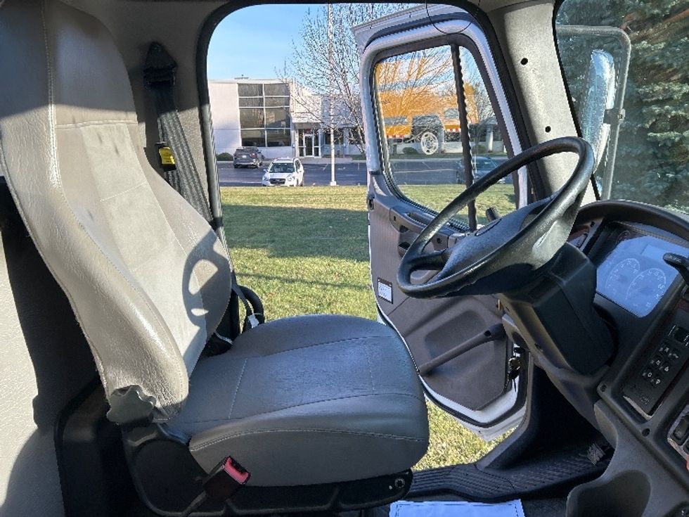 Day Cab Tractor-Heavy Duty Tractors-Freightliner-2018-M2-De Pere-WI-162,345\n\t\tmiles-$ 45,750 - Image 14