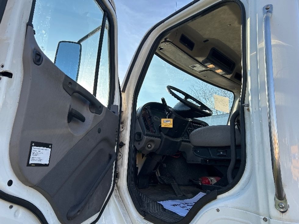 Day Cab Tractor-Heavy Duty Tractors-Freightliner-2018-M2-De Pere-WI-162,345\n\t\tmiles-$ 45,750 - Image 9