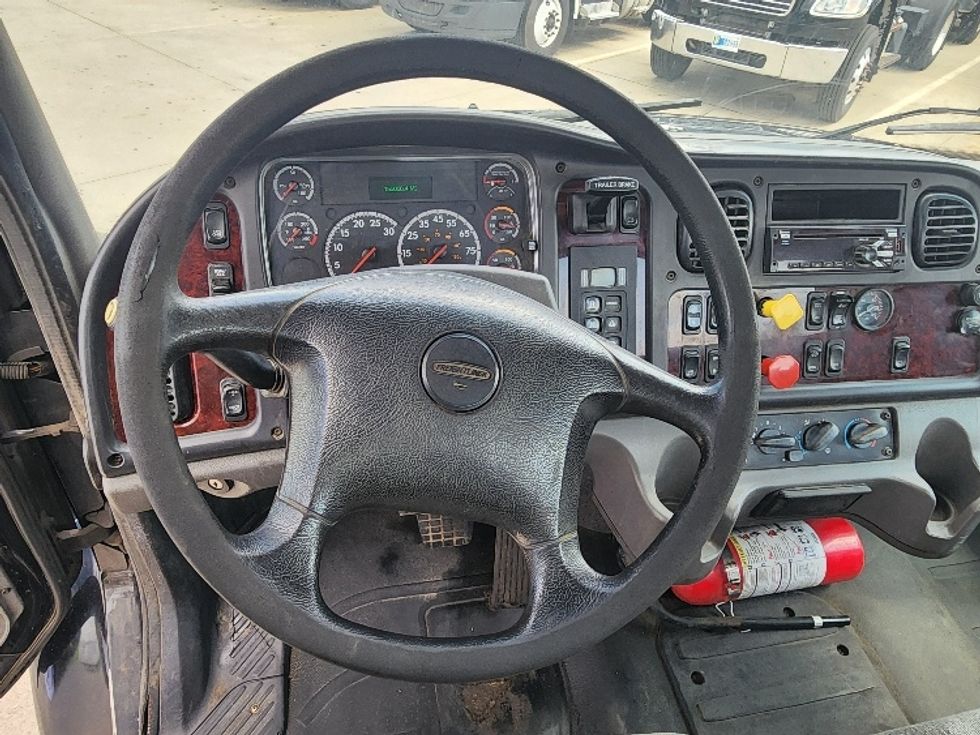 Day Cab Tractor-Heavy Duty Tractors-Freightliner-2018-M2-Elkhart-IN-155,060\n\t\tmiles-$ 45,250 - Image 11