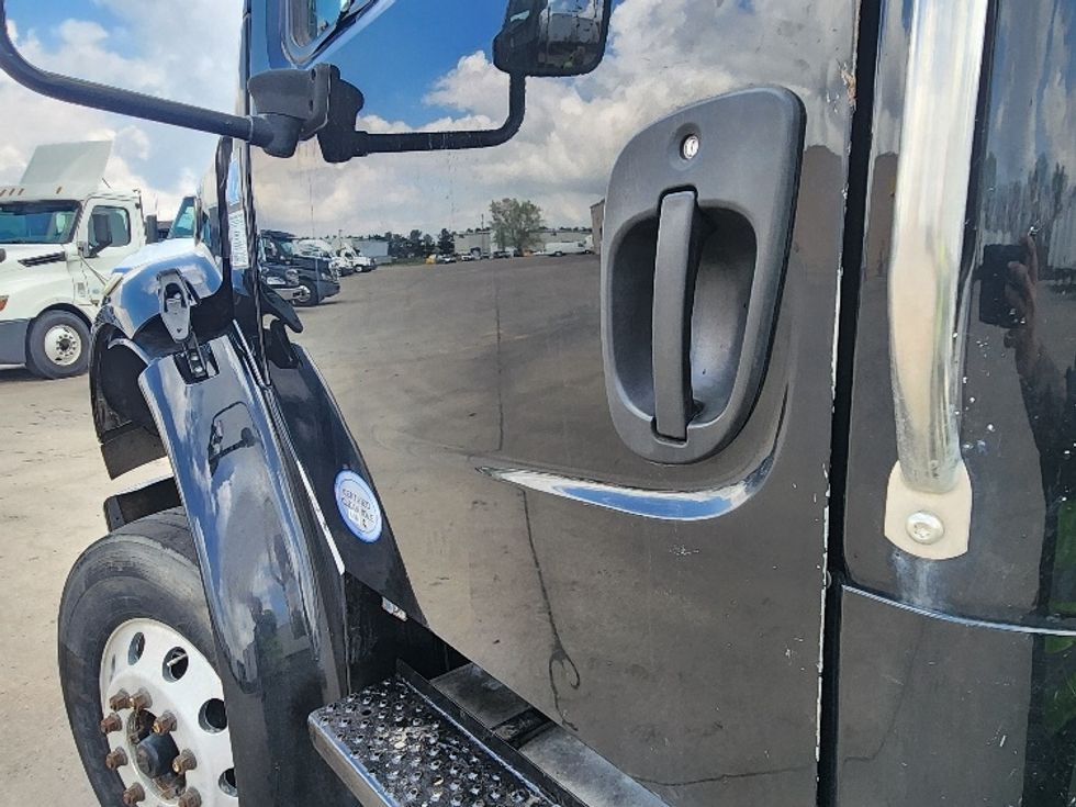 Day Cab Tractor-Heavy Duty Tractors-Freightliner-2018-M2-Elkhart-IN-155,060\n\t\tmiles-$ 45,250 - Image 18