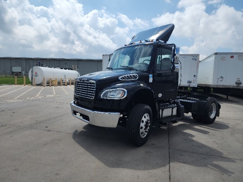 Day Cab Tractor-Heavy Duty Tractors-Freightliner-2018-M2-Elkhart-IN-155,060\n\t\tmiles-$ 45,250 - Image 3