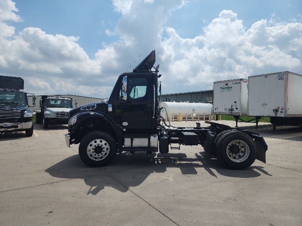 Day Cab Tractor-Heavy Duty Tractors-Freightliner-2018-M2-Elkhart-IN-155,060\n\t\tmiles-$ 45,250 - Image 4