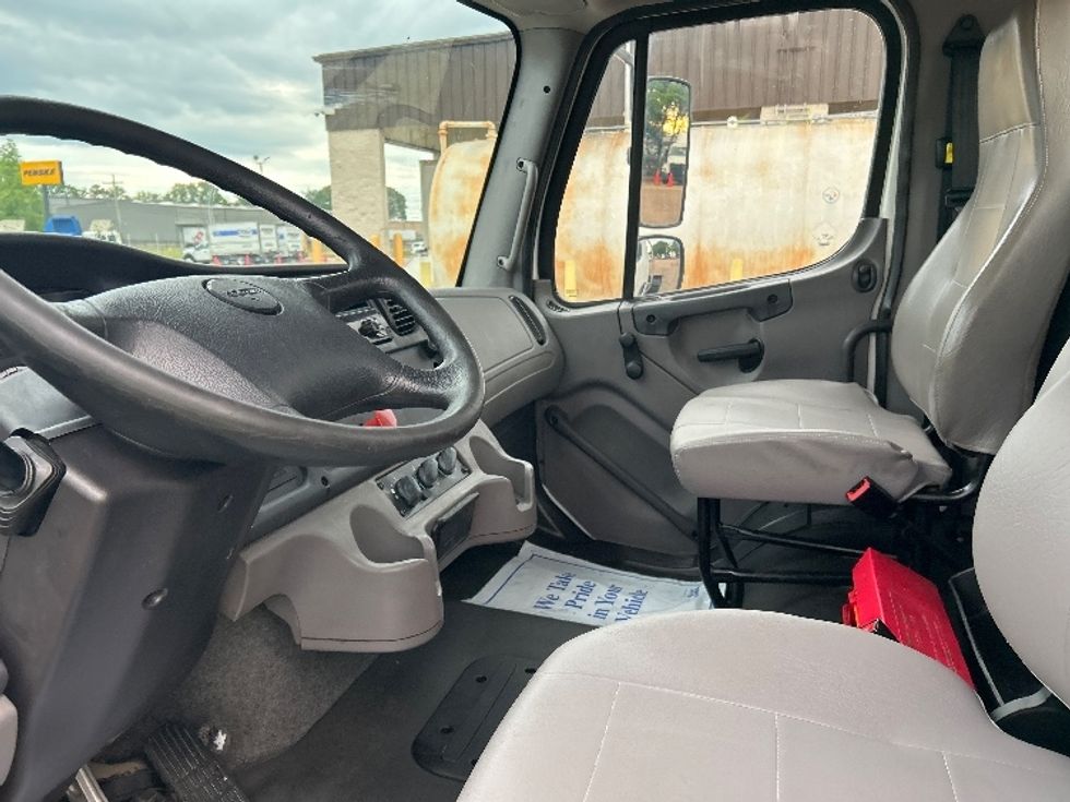 Day Cab Tractor-Heavy Duty Tractors-Freightliner-2018-M2-Jackson-MS-222,295\n\t\tmiles-$ 48,750 - Image 10
