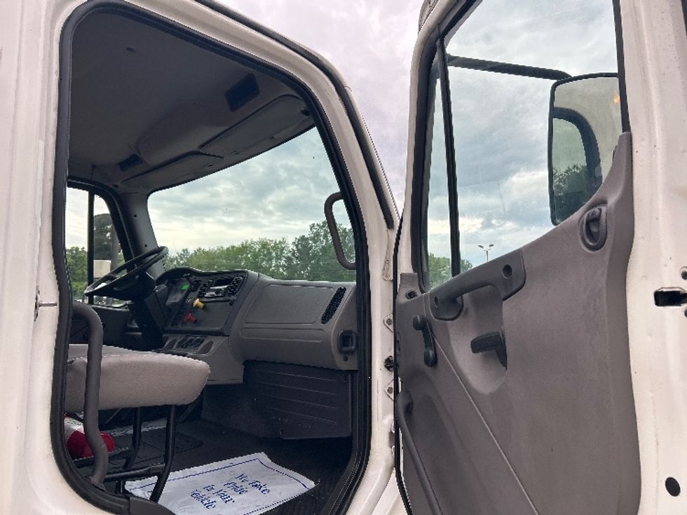 Day Cab Tractor-Heavy Duty Tractors-Freightliner-2018-M2-Jackson-MS-222,295\n\t\tmiles-$ 48,750 - Image 12
