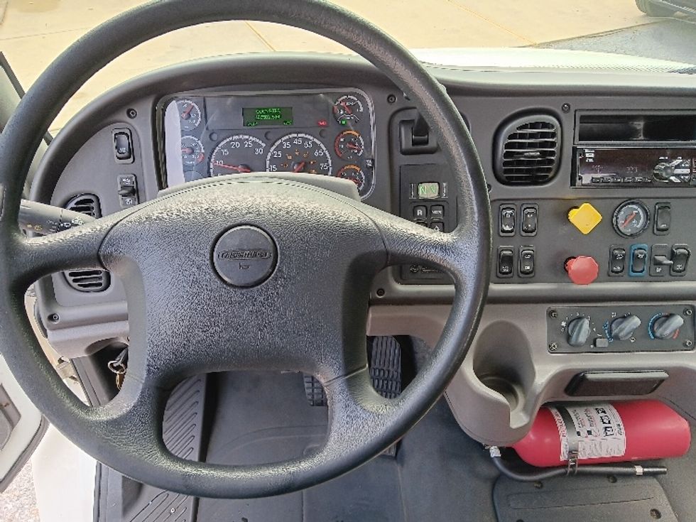 Day Cab Tractor-Heavy Duty Tractors-Freightliner-2018-M2-Morristown-TN-105,501\n\t\tmiles-$ 55,500 - Image 11