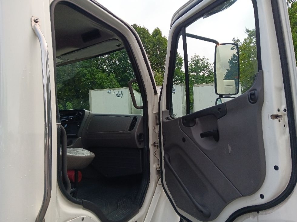 Day Cab Tractor-Heavy Duty Tractors-Freightliner-2018-M2-Morristown-TN-105,501\n\t\tmiles-$ 55,500 - Image 12