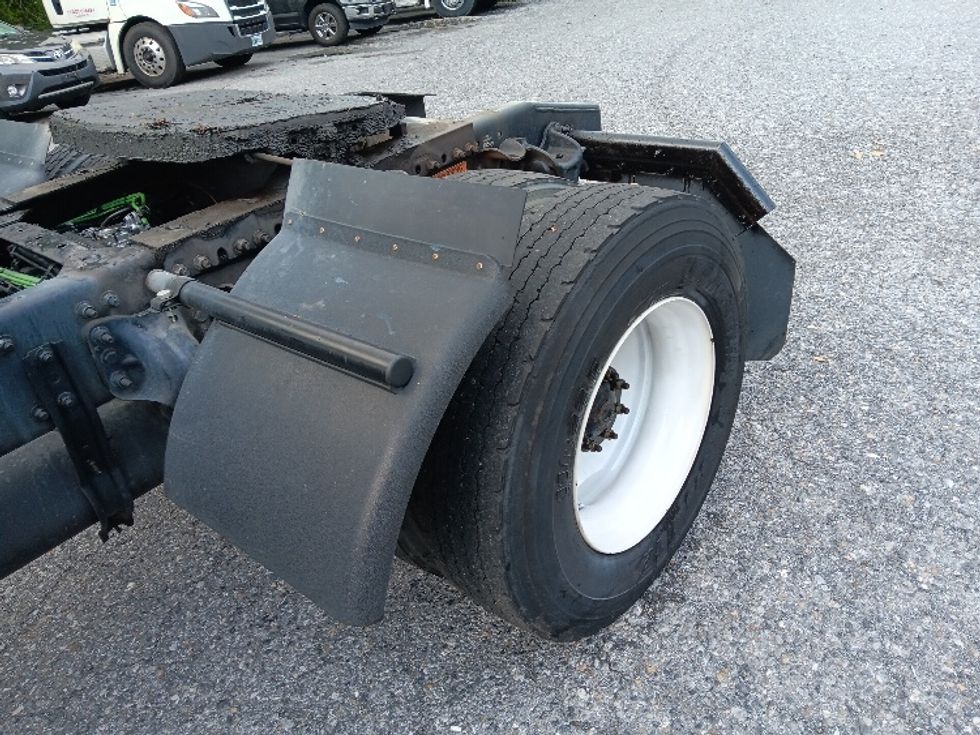 Day Cab Tractor-Heavy Duty Tractors-Freightliner-2018-M2-Morristown-TN-105,501\n\t\tmiles-$ 55,500 - Image 17