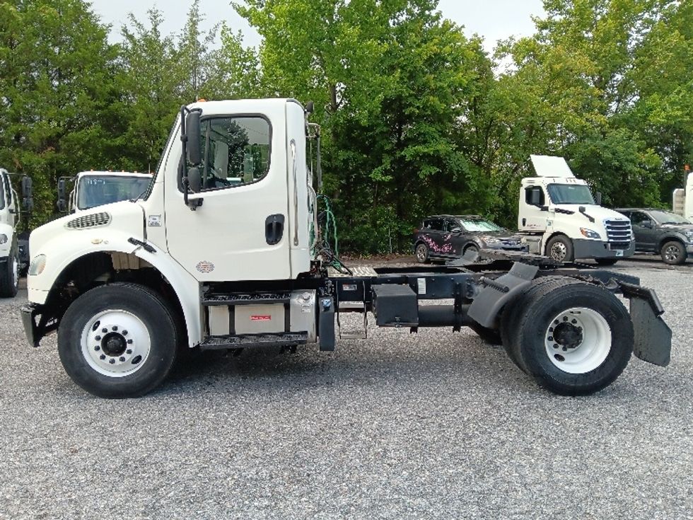 Day Cab Tractor-Heavy Duty Tractors-Freightliner-2018-M2-Morristown-TN-105,501\n\t\tmiles-$ 55,500 - Image 4