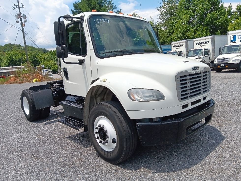 Day Cab Tractor-Heavy Duty Tractors-Freightliner-2018-M2-Morristown-TN-121,117\n\t\tmiles-$ 54,500 - Image 1