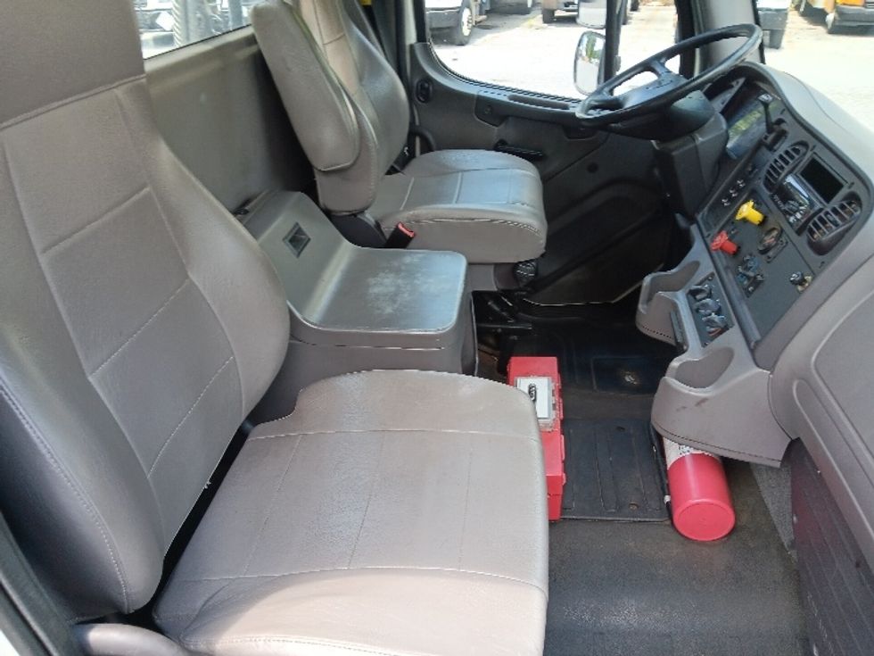 Day Cab Tractor-Heavy Duty Tractors-Freightliner-2018-M2-Morristown-TN-121,117\n\t\tmiles-$ 54,500 - Image 14