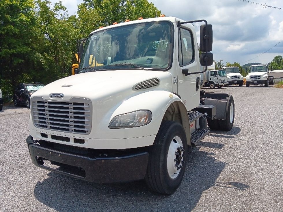 Day Cab Tractor-Heavy Duty Tractors-Freightliner-2018-M2-Morristown-TN-121,117\n\t\tmiles-$ 54,500 - Image 3