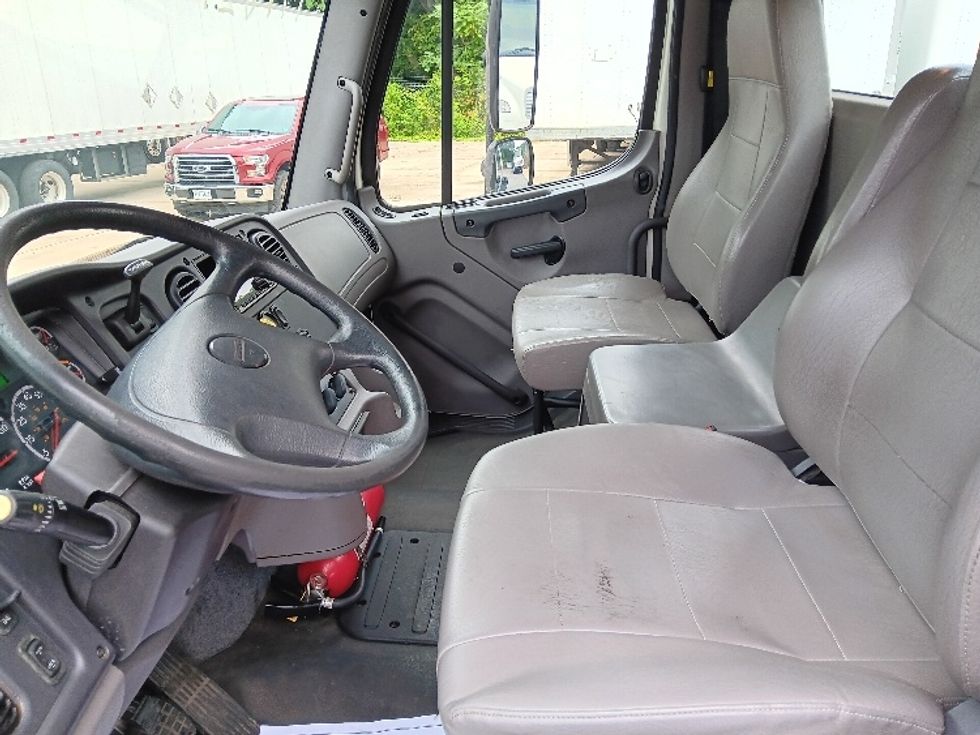 Day Cab Tractor-Heavy Duty Tractors-Freightliner-2018-M2-Morristown-TN-125,122\n\t\tmiles-$ 54,500 - Image 10