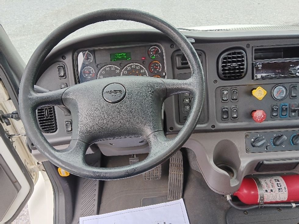 Day Cab Tractor-Heavy Duty Tractors-Freightliner-2018-M2-Morristown-TN-125,122\n\t\tmiles-$ 54,500 - Image 11