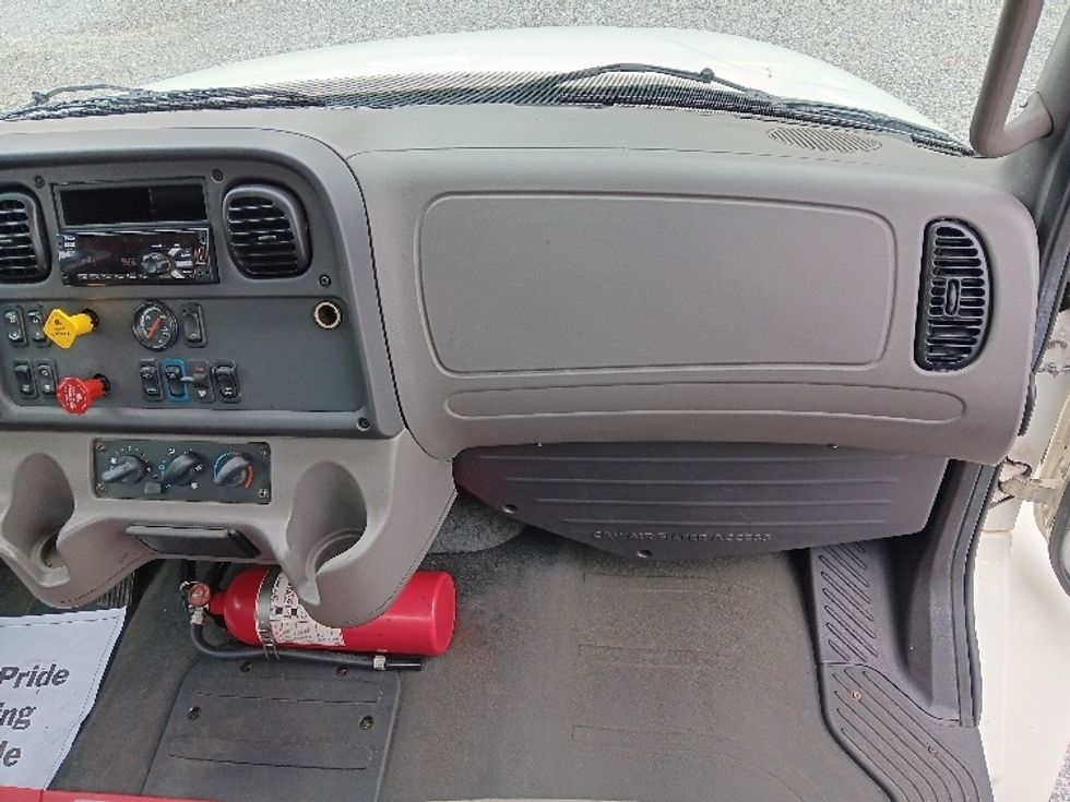 Day Cab Tractor-Heavy Duty Tractors-Freightliner-2018-M2-Morristown-TN-125,122\n\t\tmiles-$ 54,500 - Image 13