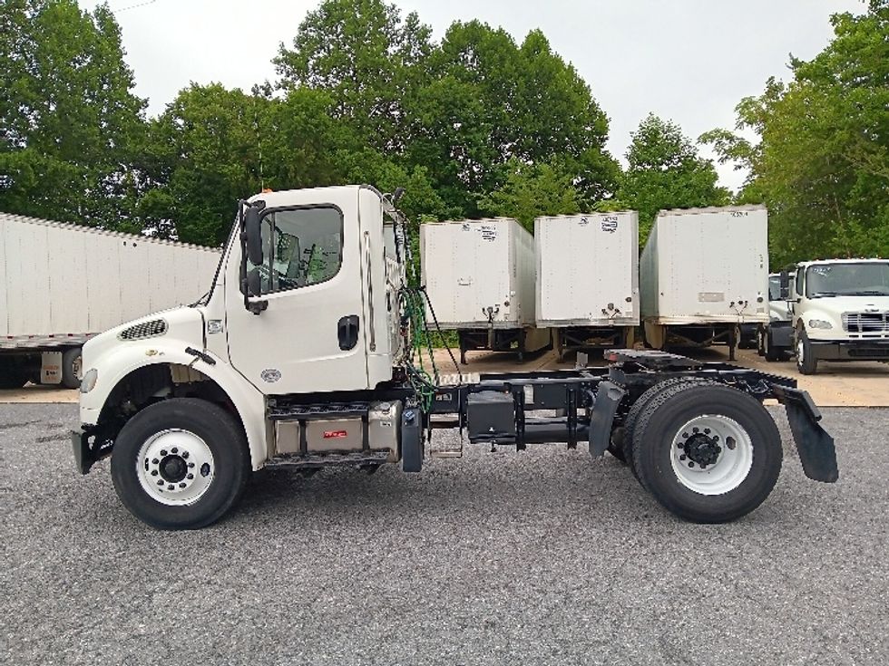 Day Cab Tractor-Heavy Duty Tractors-Freightliner-2018-M2-Morristown-TN-125,122\n\t\tmiles-$ 54,500 - Image 4