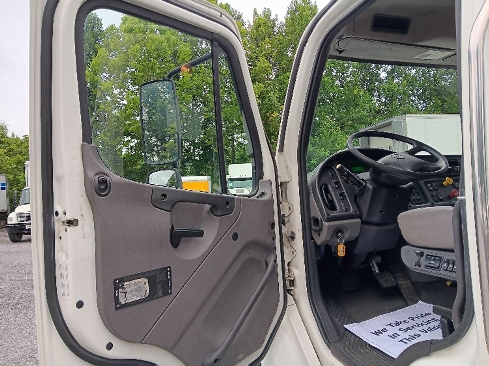 Day Cab Tractor-Heavy Duty Tractors-Freightliner-2018-M2-Morristown-TN-125,122\n\t\tmiles-$ 54,500 - Image 9
