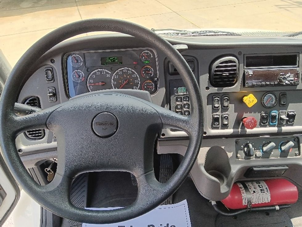 Day Cab Tractor-Heavy Duty Tractors-Freightliner-2018-M2-Morristown-TN-127,277\n\t\tmiles-$ 54,500 - Image 11