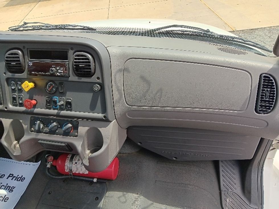 Day Cab Tractor-Heavy Duty Tractors-Freightliner-2018-M2-Morristown-TN-127,277\n\t\tmiles-$ 54,500 - Image 13