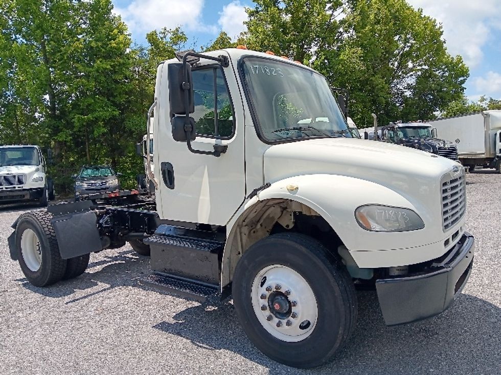 Day Cab Tractor-Heavy Duty Tractors-Freightliner-2018-M2-Morristown-TN-131,754\n\t\tmiles-$ 53,750 - Image 1
