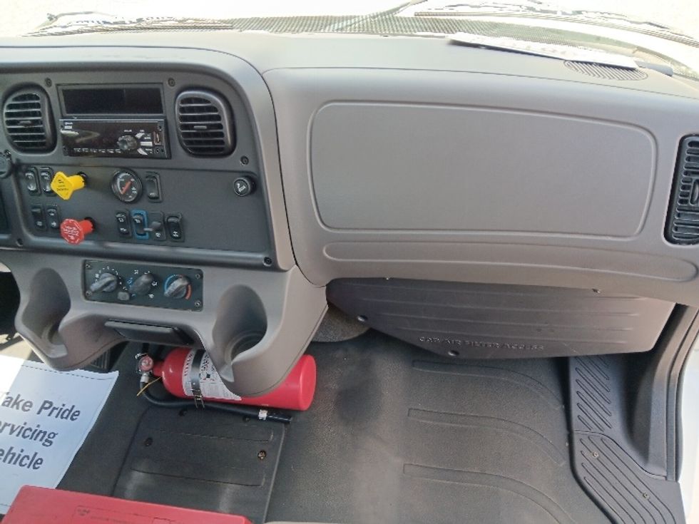 Day Cab Tractor-Heavy Duty Tractors-Freightliner-2018-M2-Morristown-TN-131,754\n\t\tmiles-$ 53,750 - Image 13